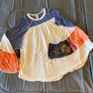 We The Free flowy sleeve top size small.
